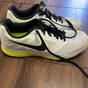 Nike Zoom Fly TF size 10 green black white